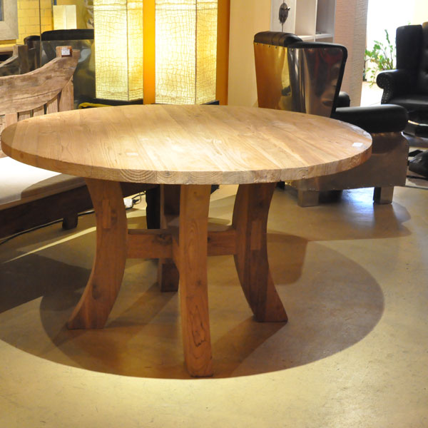 Stanley ist eines der runden Teakholz Tisch Modelle von ...